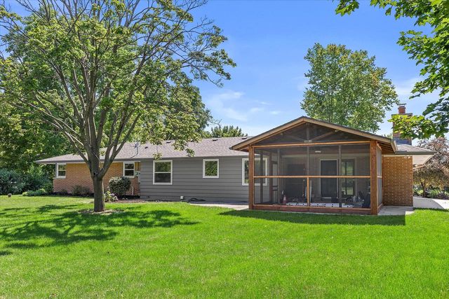 11318 N Glenwood DRIVE, Mequon, WI 53097