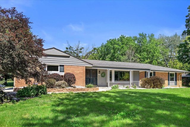 11318 N Glenwood DRIVE, Mequon, WI 53097