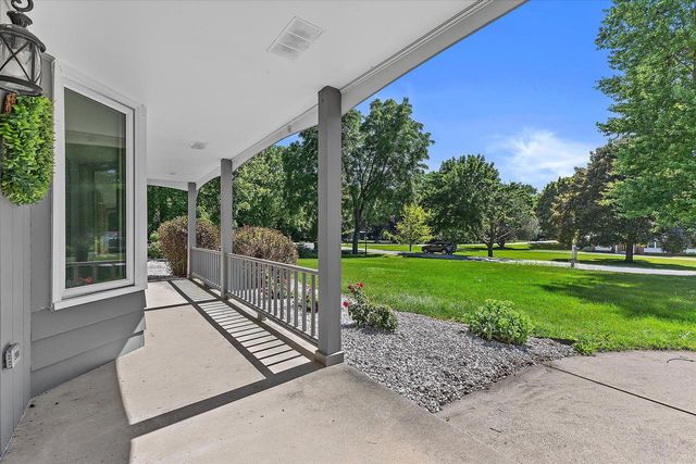 11318 N Glenwood DRIVE, Mequon, WI 53097