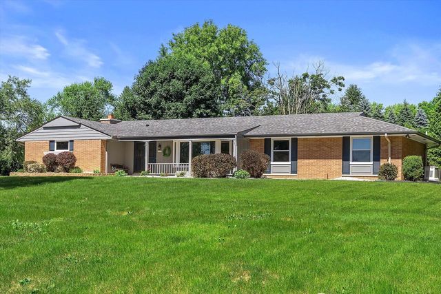 11318 N Glenwood DRIVE, Mequon, WI 53097