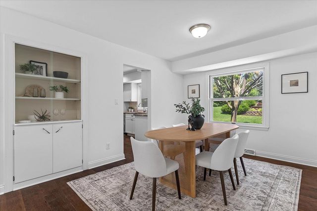 11318 N Glenwood DRIVE, Mequon, WI 53097