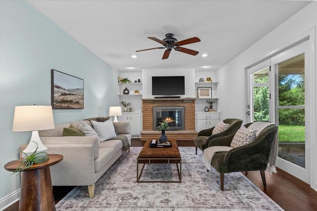 11318 N Glenwood DRIVE, Mequon, WI 53097