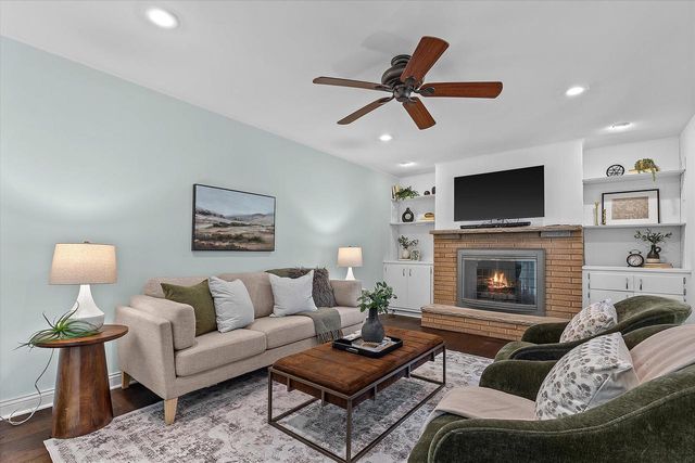 11318 N Glenwood DRIVE, Mequon, WI 53097