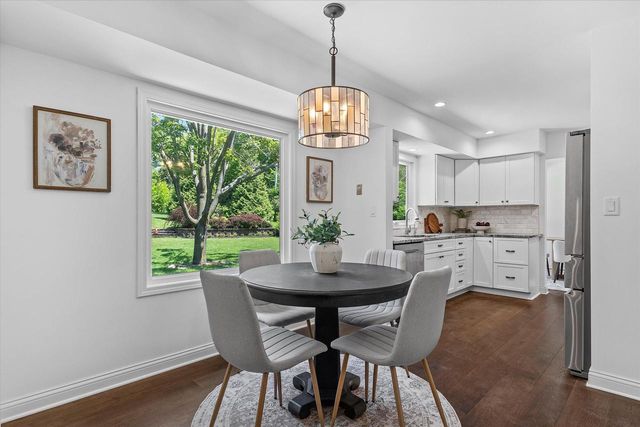 11318 N Glenwood DRIVE, Mequon, WI 53097