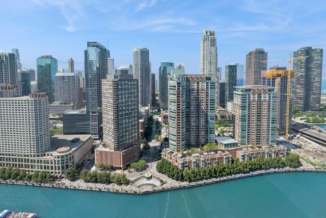 363 E Wacker Drive 2106, Chicago, IL 60601