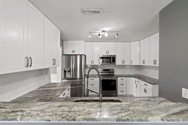 303 Seneca River Drive, Summerville, SC 29485