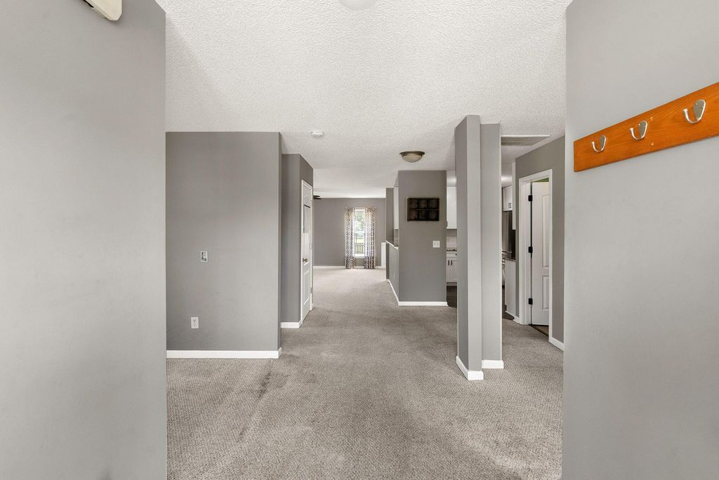 Image 12 of property listing at 303 Seneca River Drive, Summerville, SC 29485