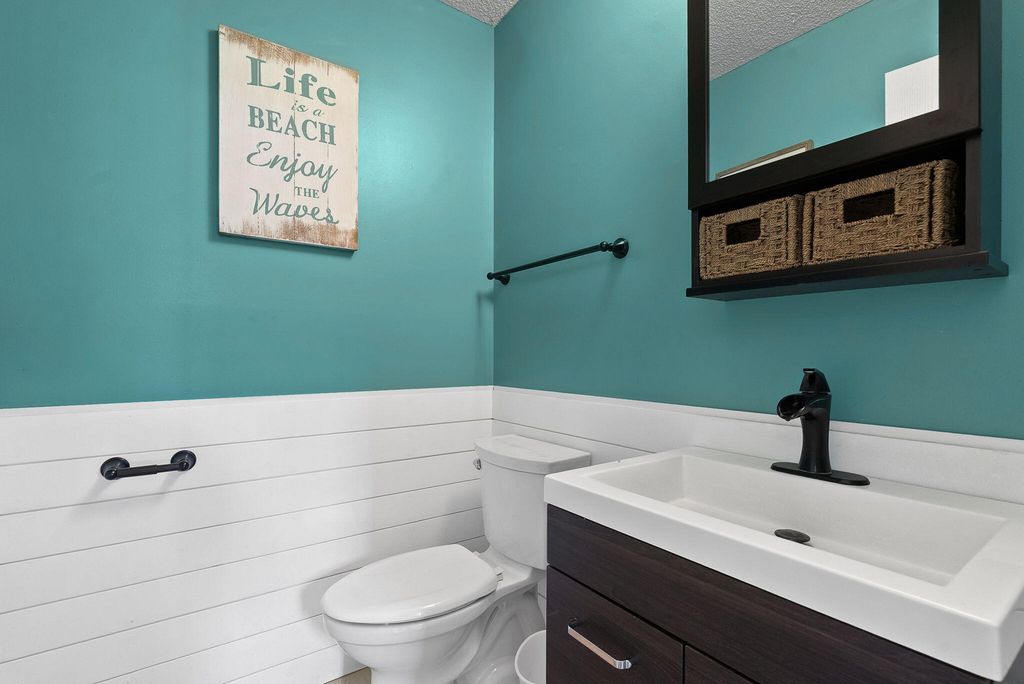 Image 16 of property listing at 303 Seneca River Drive, Summerville, SC 29485