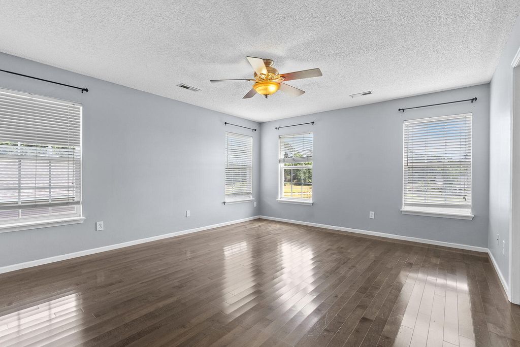 Image 18 of property listing at 303 Seneca River Drive, Summerville, SC 29485