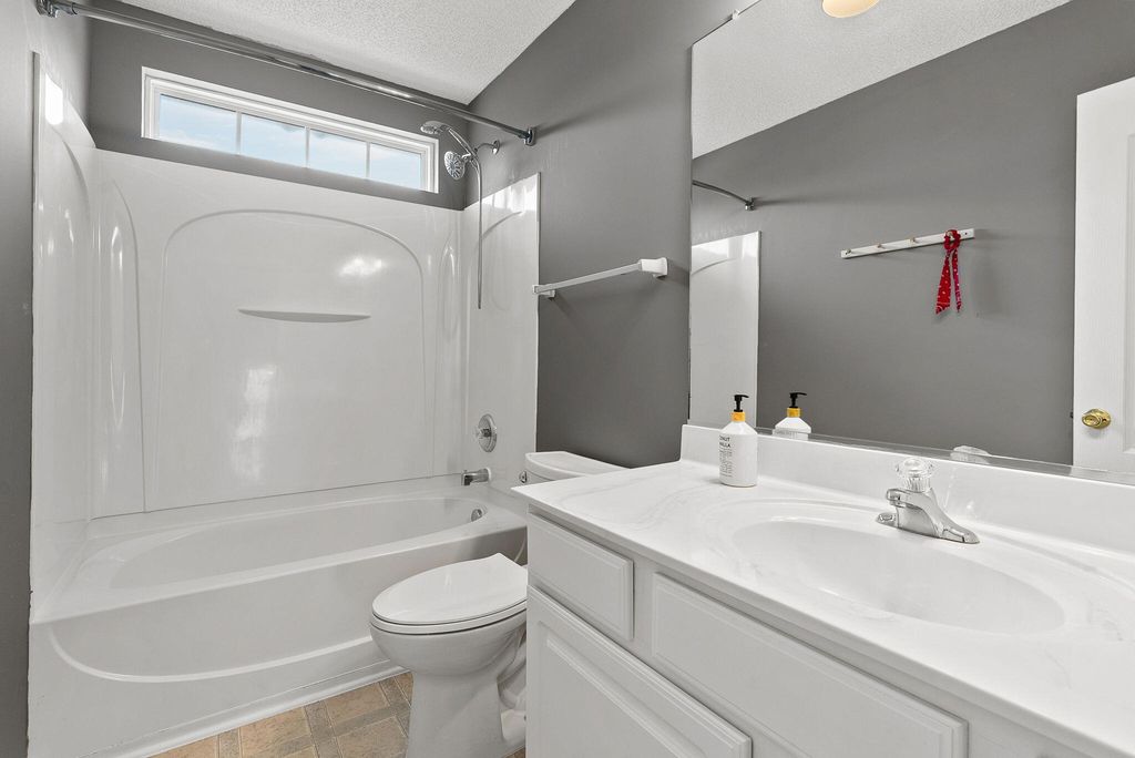 Image 19 of property listing at 303 Seneca River Drive, Summerville, SC 29485