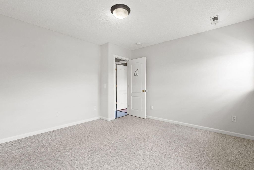 Image 25 of property listing at 303 Seneca River Drive, Summerville, SC 29485
