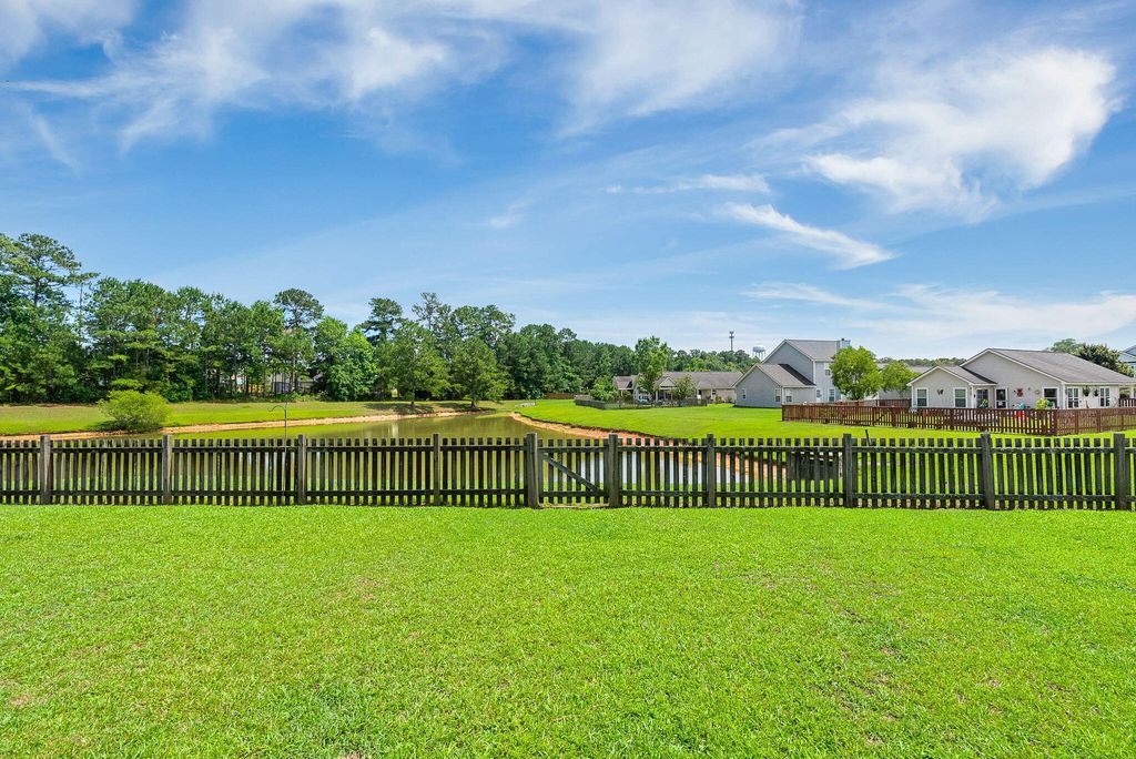 Image 28 of property listing at 303 Seneca River Drive, Summerville, SC 29485