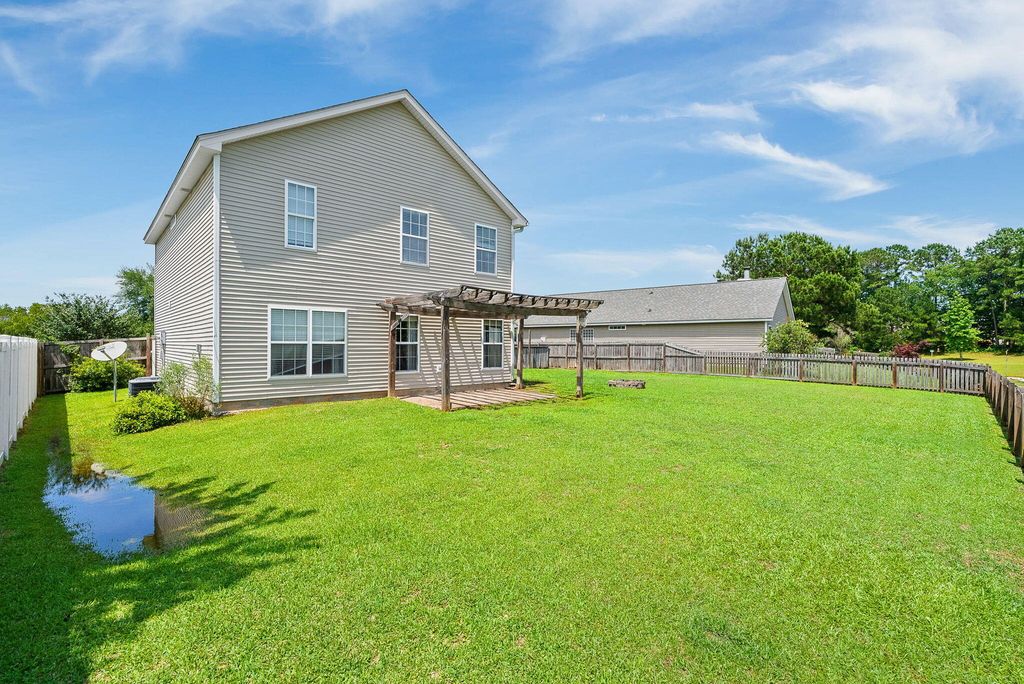 Image 29 of property listing at 303 Seneca River Drive, Summerville, SC 29485