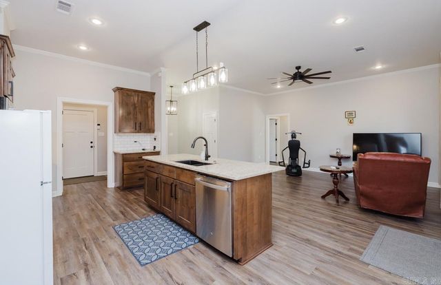 454 Mackenzie, Sheridan, AR 72150