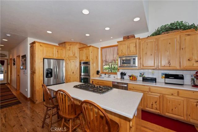 30 Park Drive, Running Springs, CA 92382