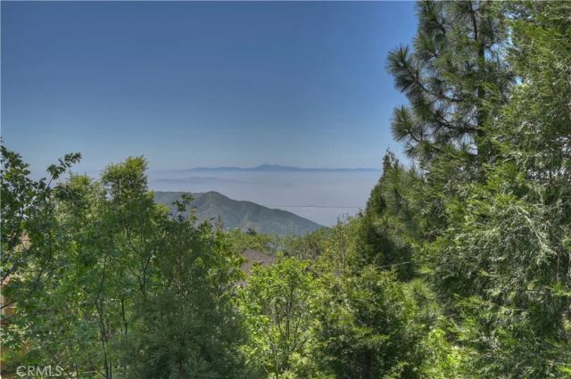 30 Park Drive, Running Springs, CA 92382