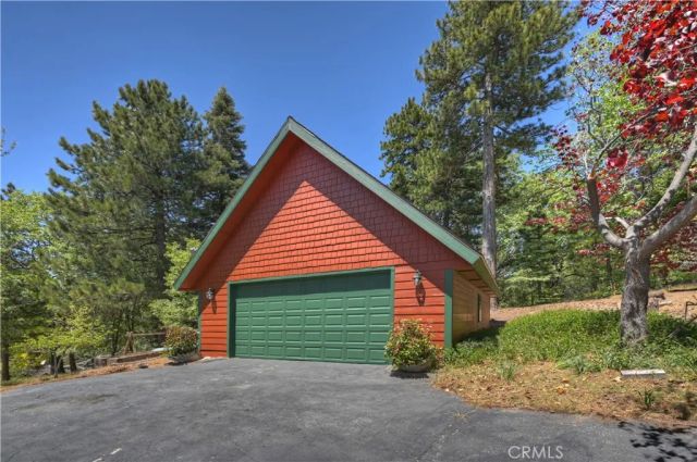 30 Park Drive, Running Springs, CA 92382