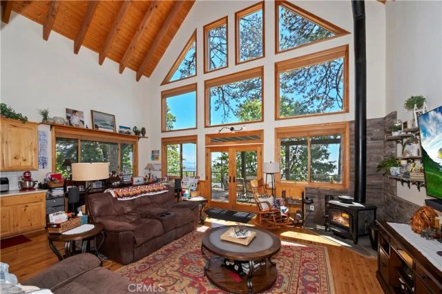30 Park Drive, Running Springs, CA 92382