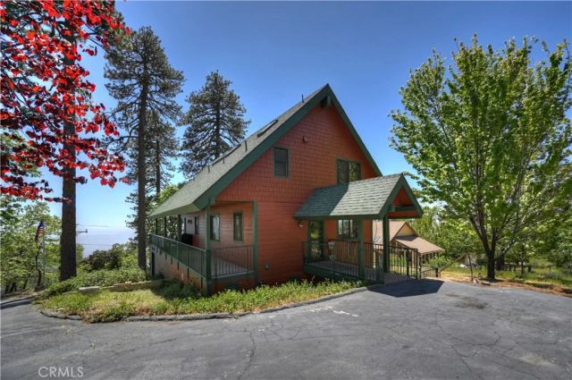 30 Park Drive, Running Springs, CA 92382