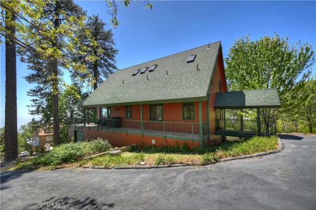 30 Park Drive, Running Springs, CA 92382