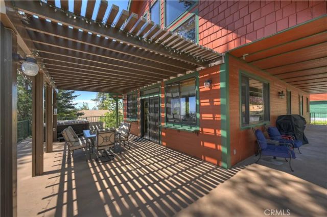 30 Park Drive, Running Springs, CA 92382