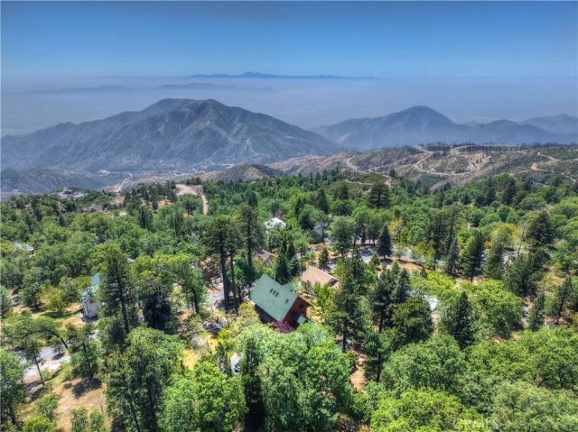 30 Park Drive, Running Springs, CA 92382