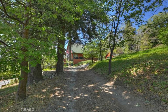 30 Park Drive, Running Springs, CA 92382