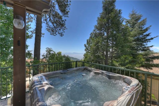 30 Park Drive, Running Springs, CA 92382