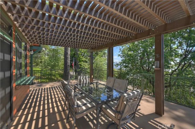 30 Park Drive, Running Springs, CA 92382
