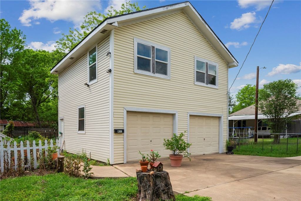 400 Robertson Street, Bryan, TX 77803