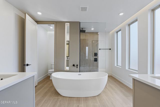 629 Paseo De La Reina Street, Horizon City, TX 79928