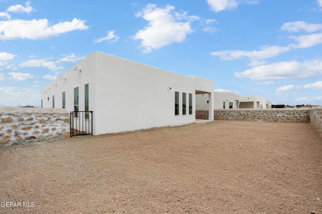 629 Paseo De La Reina Street, Horizon City, TX 79928