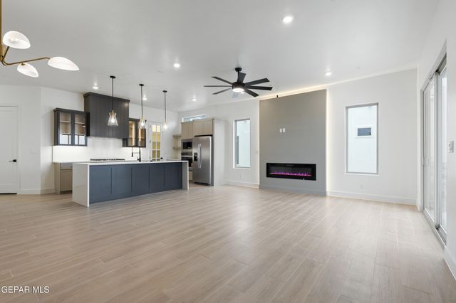 629 Paseo De La Reina Street, Horizon City, TX 79928