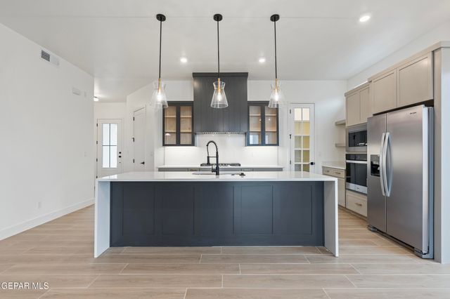 629 Paseo De La Reina Street, Horizon City, TX 79928