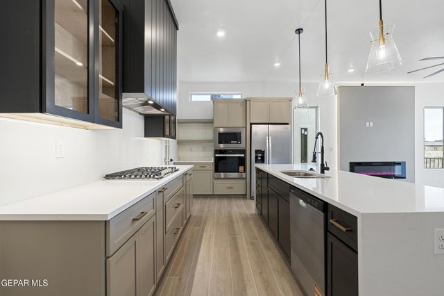 629 Paseo De La Reina Street, Horizon City, TX 79928