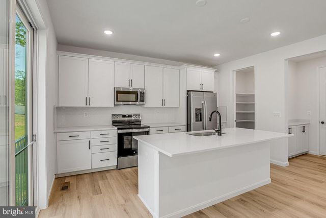 35619 PINE NEEDLE LN, Locust Grove, VA 22508