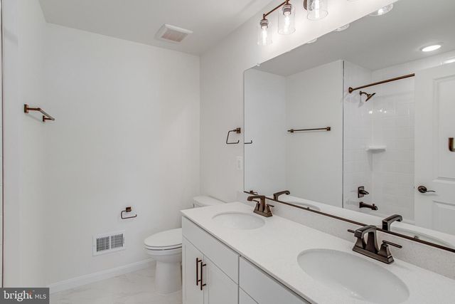 35619 PINE NEEDLE LN, Locust Grove, VA 22508
