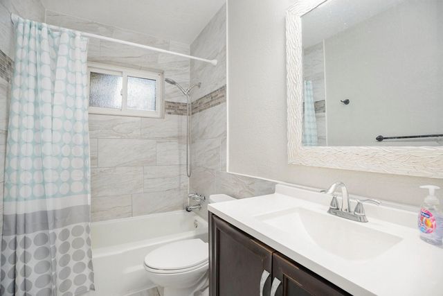 702 Reynolds Avenue, League City, TX 77573