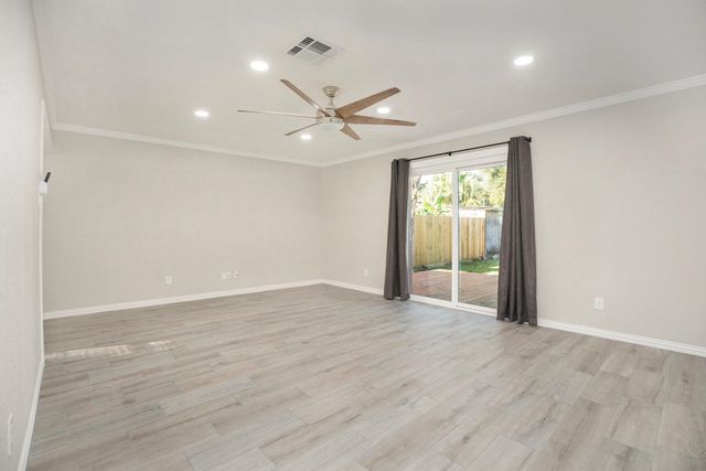 702 Reynolds Avenue, League City, TX 77573