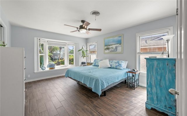 106 Georgia Pl, Portland, TX 78374