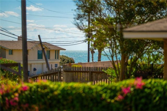 106 Georgia Pl, Portland, TX 78374