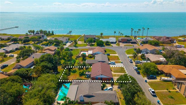 106 Georgia Pl, Portland, TX 78374