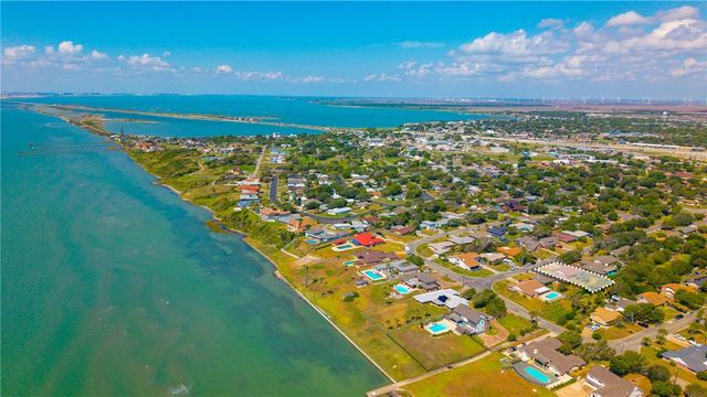 106 Georgia Pl, Portland, TX 78374