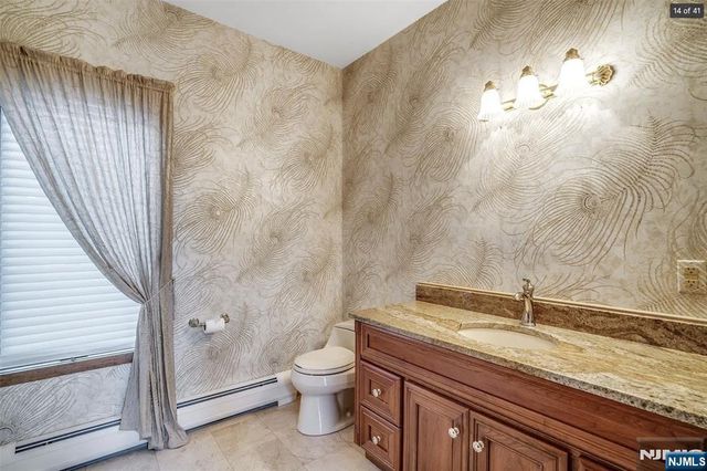 88 Van Blarcom Lane, Wyckoff, NJ 07481