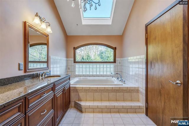 88 Van Blarcom Lane, Wyckoff, NJ 07481