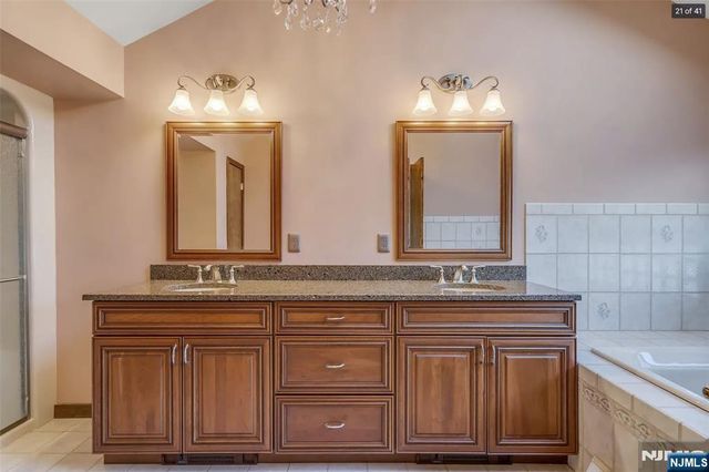 88 Van Blarcom Lane, Wyckoff, NJ 07481