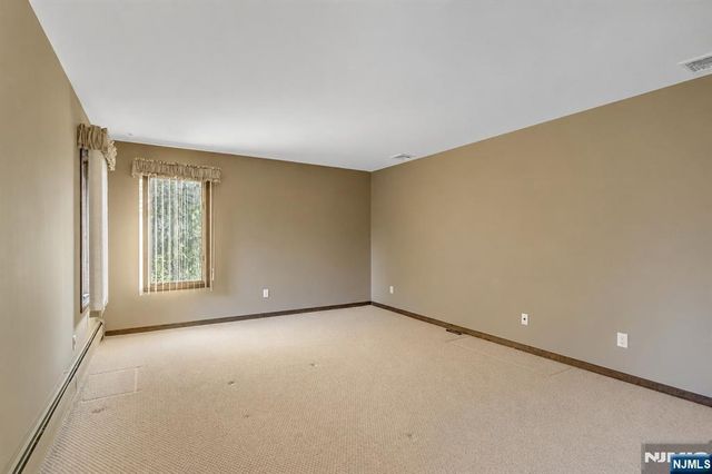 88 Van Blarcom Lane, Wyckoff, NJ 07481