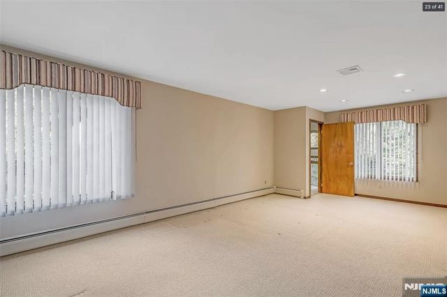 88 Van Blarcom Lane, Wyckoff, NJ 07481