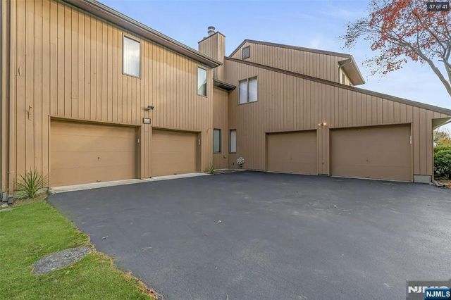 88 Van Blarcom Lane, Wyckoff, NJ 07481