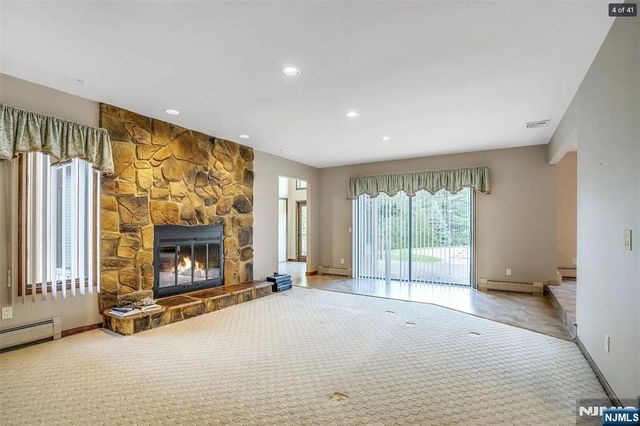 88 Van Blarcom Lane, Wyckoff, NJ 07481